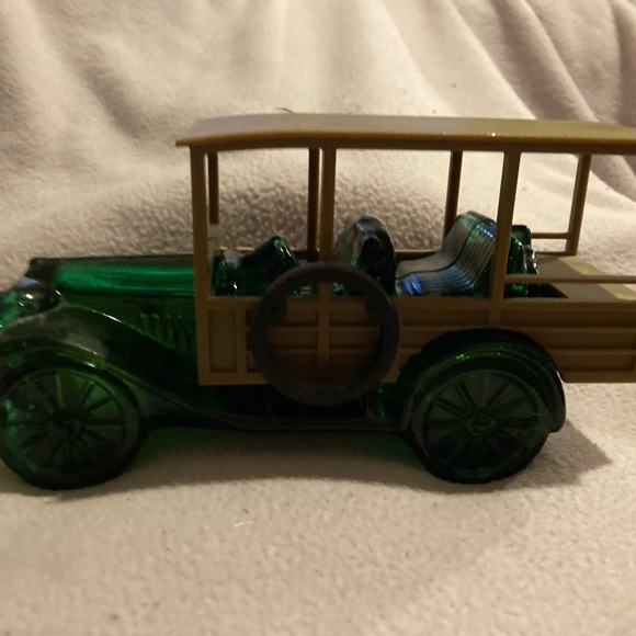 Vintage Avon bottle Rare. 6Fl. Tai Winds - Picture 3 of 3